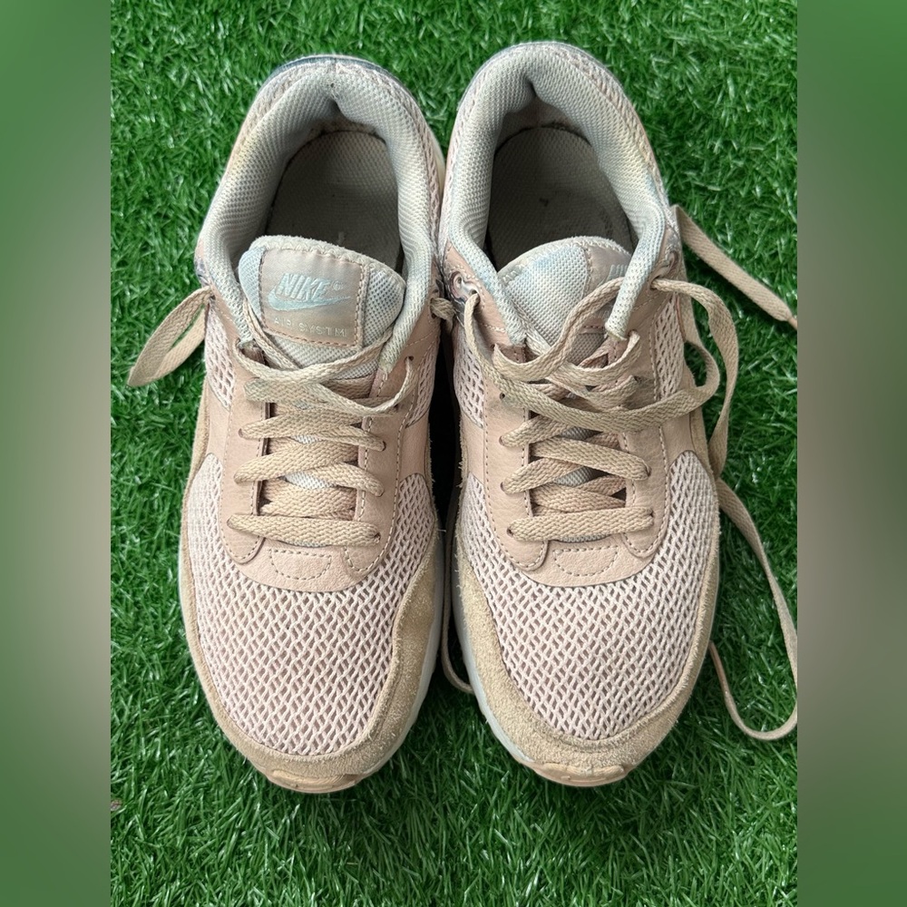 Nike Air Max SYSTM
Barely Rose Pink Oxford (Women's) Size‎ 8